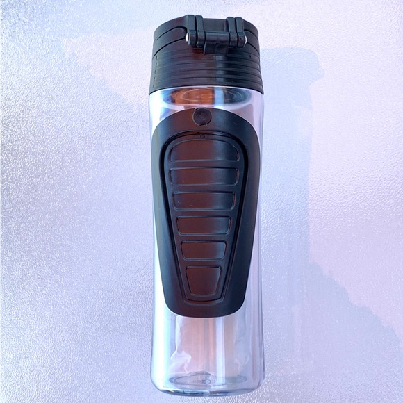 Reusable Water Bottle with Brita Filter - Picture 2 of 5